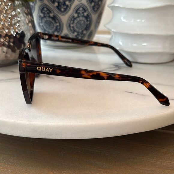 Quay Level Up Tortoise Frame / Smoke Taupe Polarized Lens - Picture 4 of 6